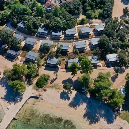 Kompleks wypoczynkowy Mobile Homes Lopari 4*