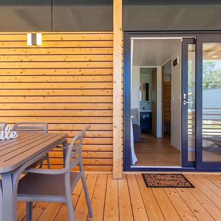 Kompleks wypoczynkowy Mobile Homes Lopari 4*