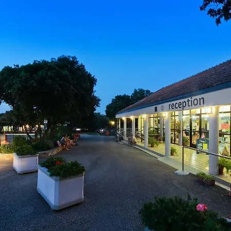 Mobile Homes Lopari 内里吉恩