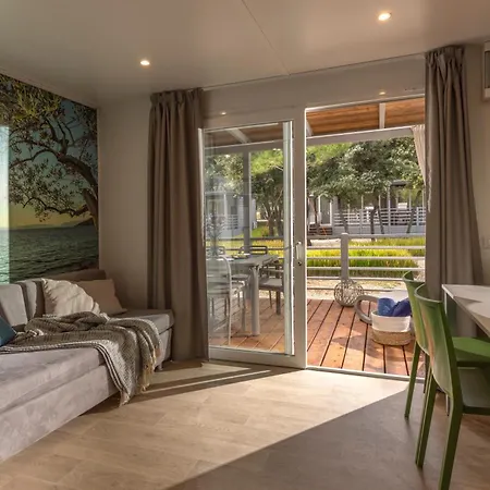 Kompleks wypoczynkowy Mobile Homes Lopari 4*
