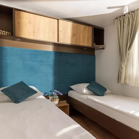 Kompleks wypoczynkowy Mobile Homes Lopari 4*