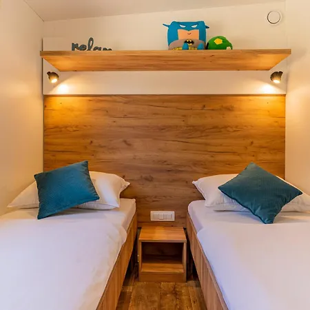 Mobile Homes Lopari 假日公园