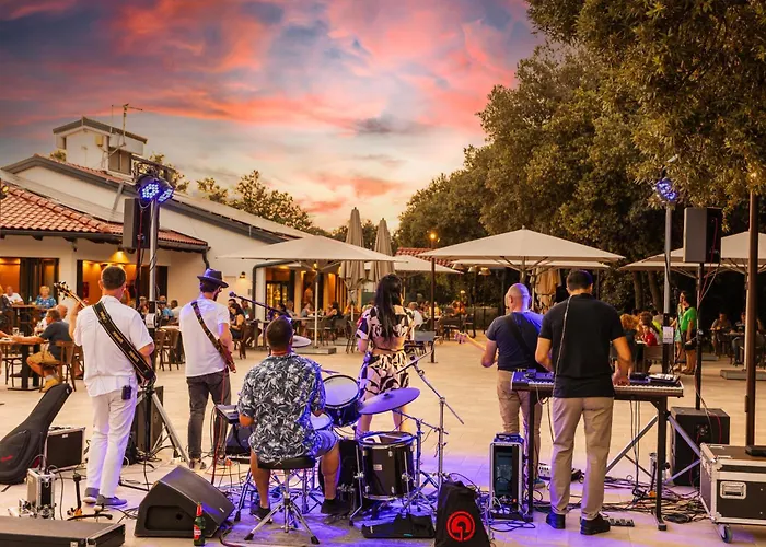 Mobile Homes Lopari Tatil parkı 4*