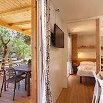 פארק נופש Mobile Homes Lopari 4*