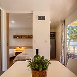 Mobile Homes Lopari 4* נזרין