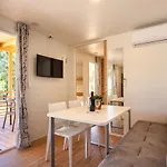 פארק נופש Mobile Homes Lopari נזרין