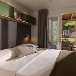 פארק נופש Mobile Homes Lopari נזרין