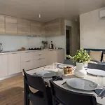Mobile Homes Lopari נזרין