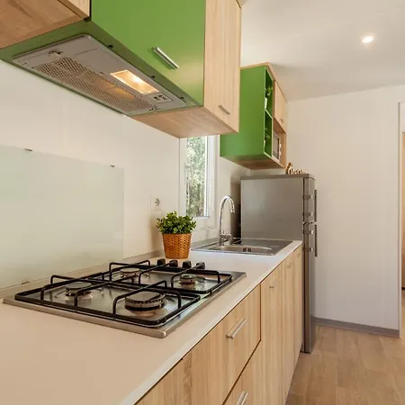 Mobile Homes Lopari منتزه العطل