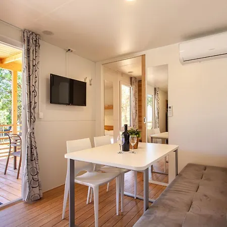 منتزه العطل Mobile Homes Lopari نيغيزيني