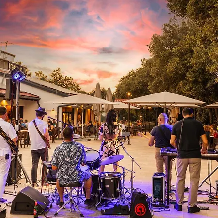 Mobile Homes Lopari Ferienpark 4*