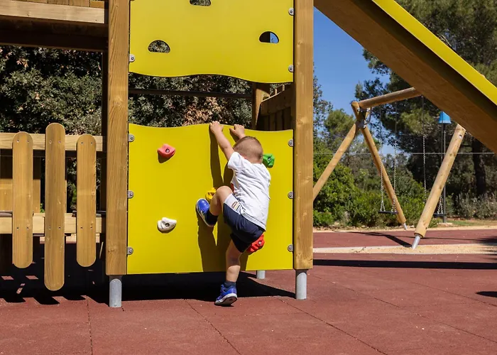 Semesterpark Mobile Homes Lopari 4*