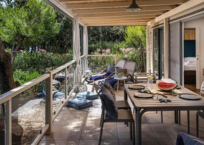 Mobile Homes Lopari Semesterpark Nerezine