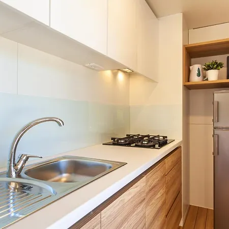Mobile Homes Lopari 홀리데이파크 네레자인