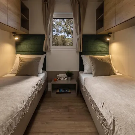 Mobile Homes Lopari 4* 네레자인